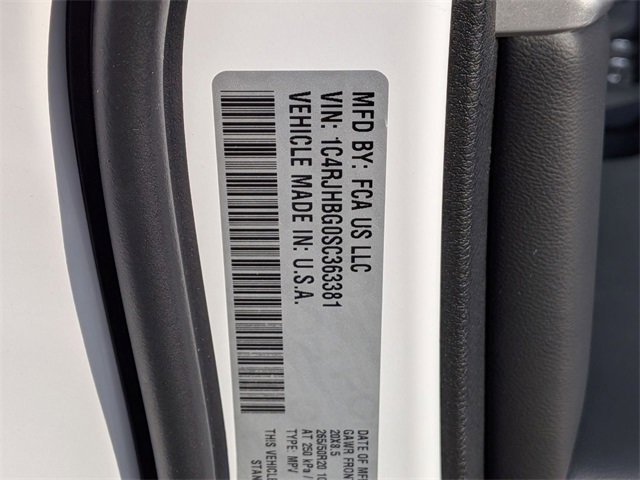 New 2025 Jeep Grand Cherokee Limited w/ Black Appearance Package image 32