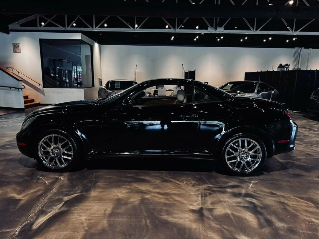 Used 2005 Lexus SC 430 Convertible RWD image 2