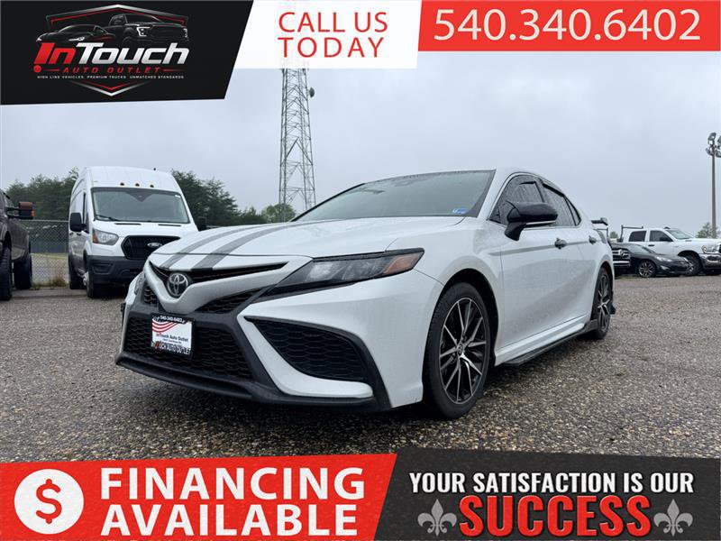 Used 2022 Toyota Camry SE FWD image 1
