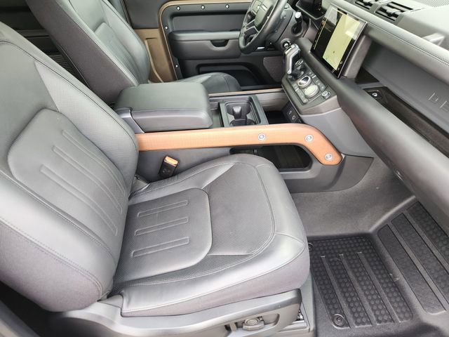 Used 2023 Land Rover Defender 90 X image 3