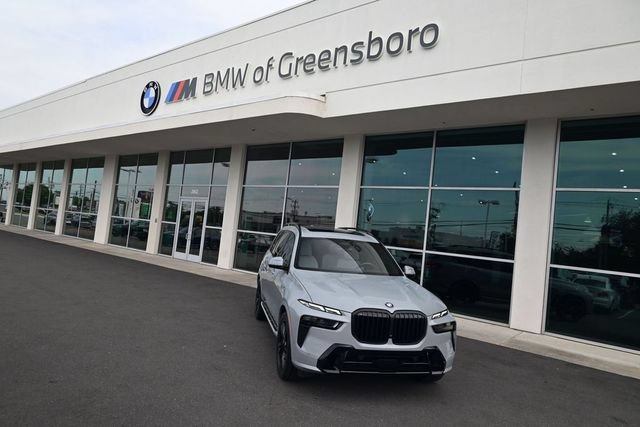 Used 2024 BMW X7 xDrive40i w/ Executive Package AWD/4WD image 3