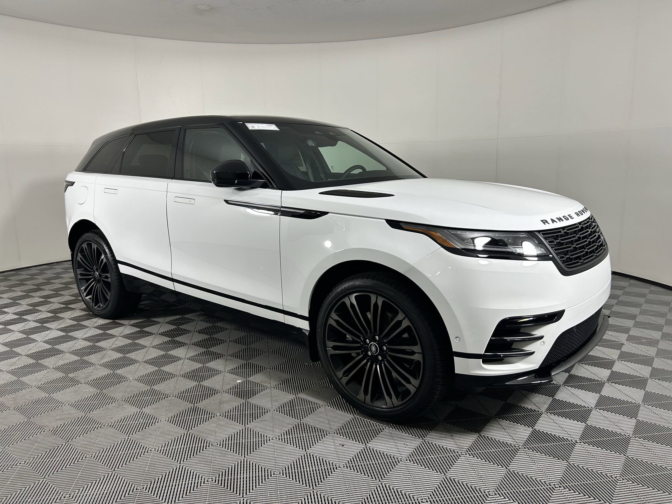 New 2026 Land Rover Range Rover Velar Dynamic SE image 5