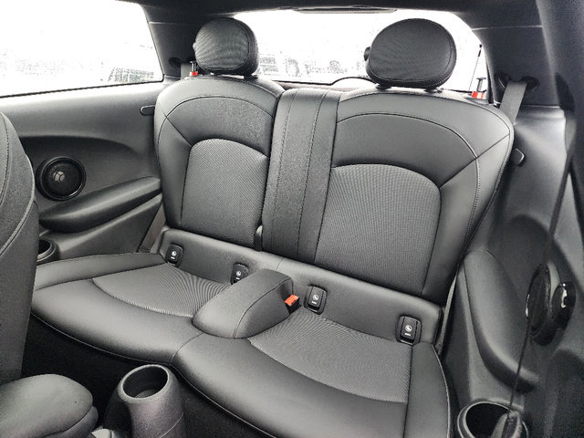 Used 2022 MINI Cooper S w/ Premium Package image 33