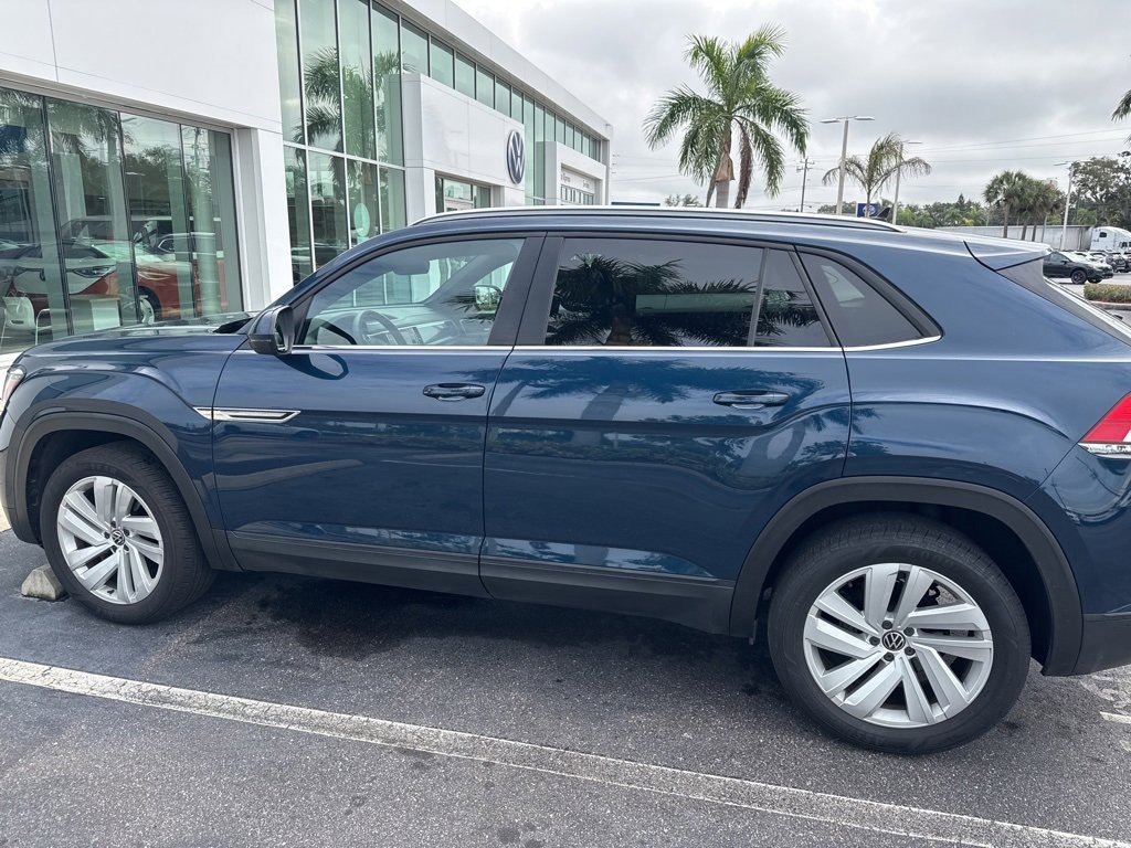 Used 2022 Volkswagen Atlas Cross Sport SE image 3