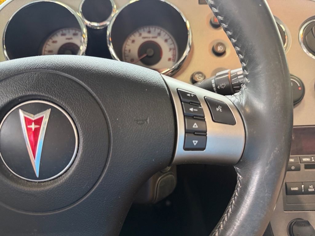Used 2007 Pontiac Solstice Convertible w/ Premium Package image 16