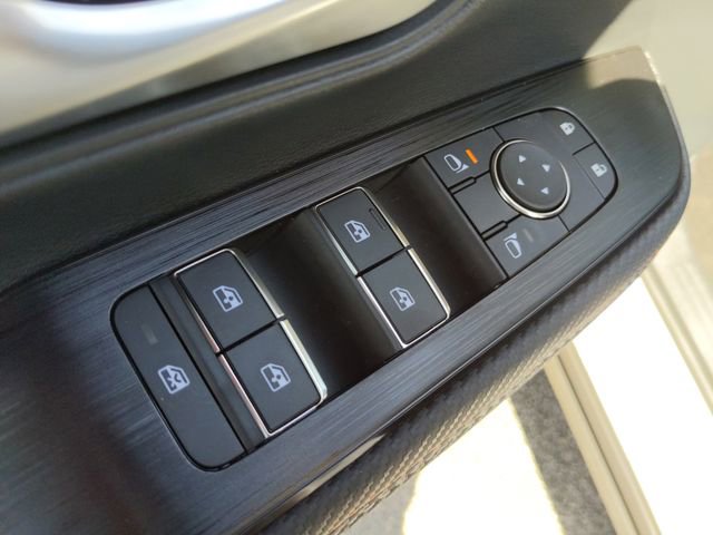 Certified 2025 Nissan Kicks SR image 26