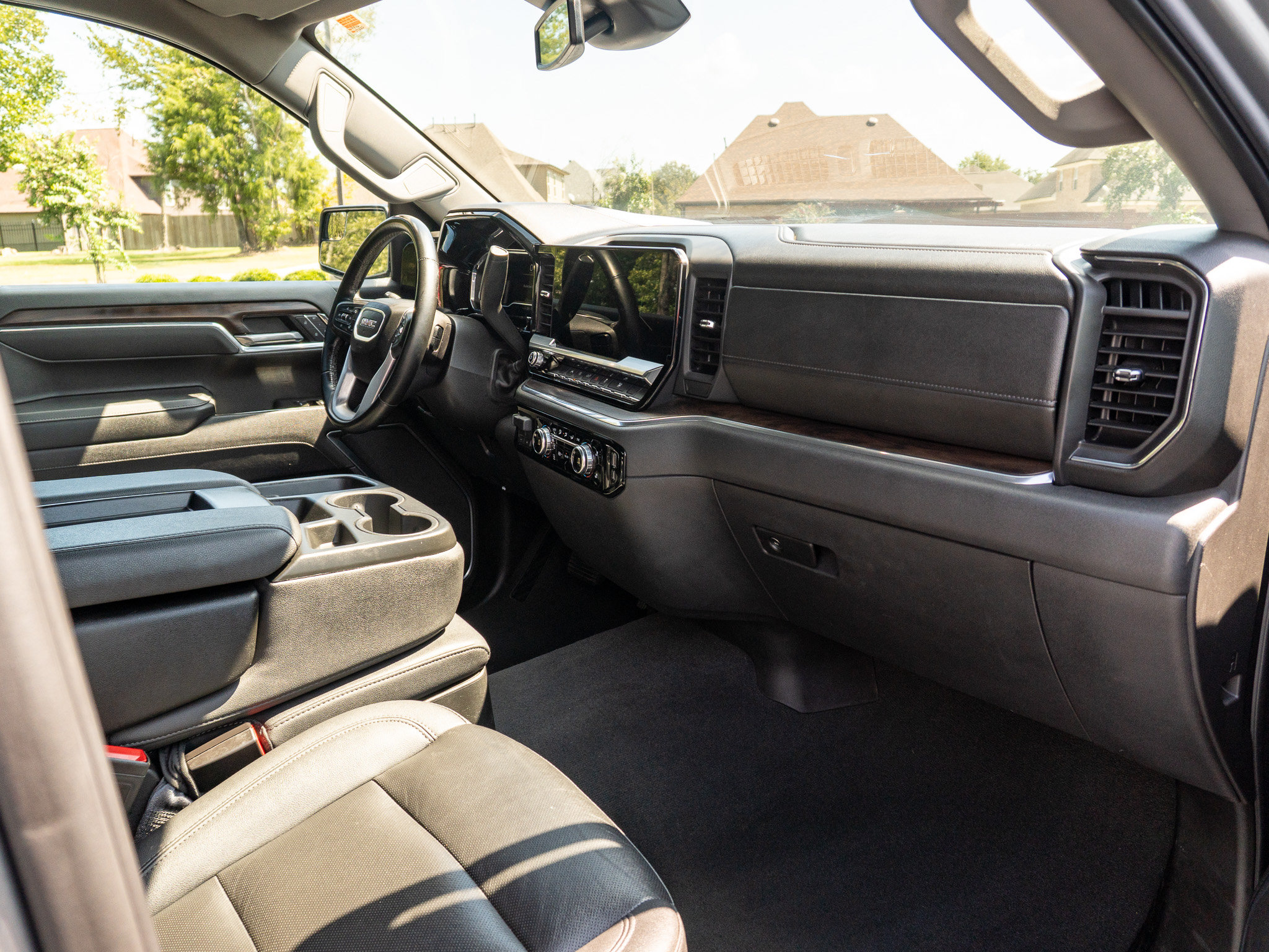 Used 2025 GMC Sierra 1500 SLT AWD/4WD image 18