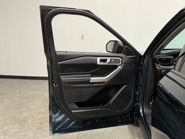 Used 2023 Ford Explorer XLT image 13
