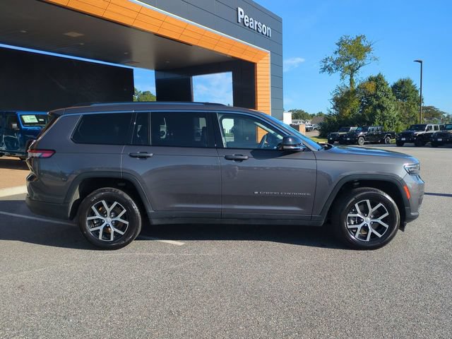 Used 2023 Jeep Grand Cherokee L Limited AWD/4WD image 3