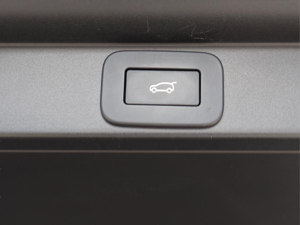 Certified 2023 Land Rover Range Rover SV image 25