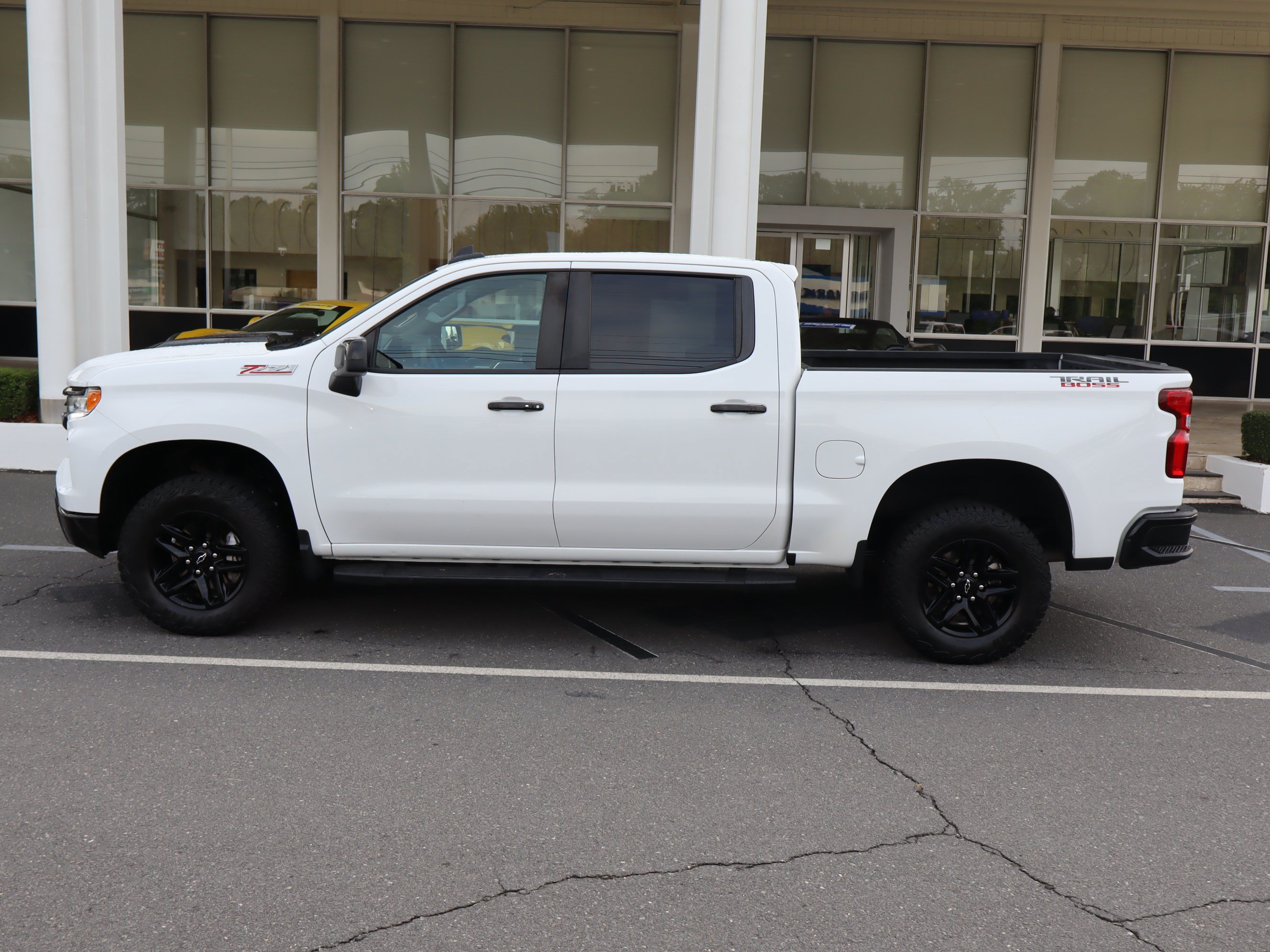 Used 2024 Chevrolet Silverado 1500 LT Trail Boss w/ Protection Package AWD/4WD image 7
