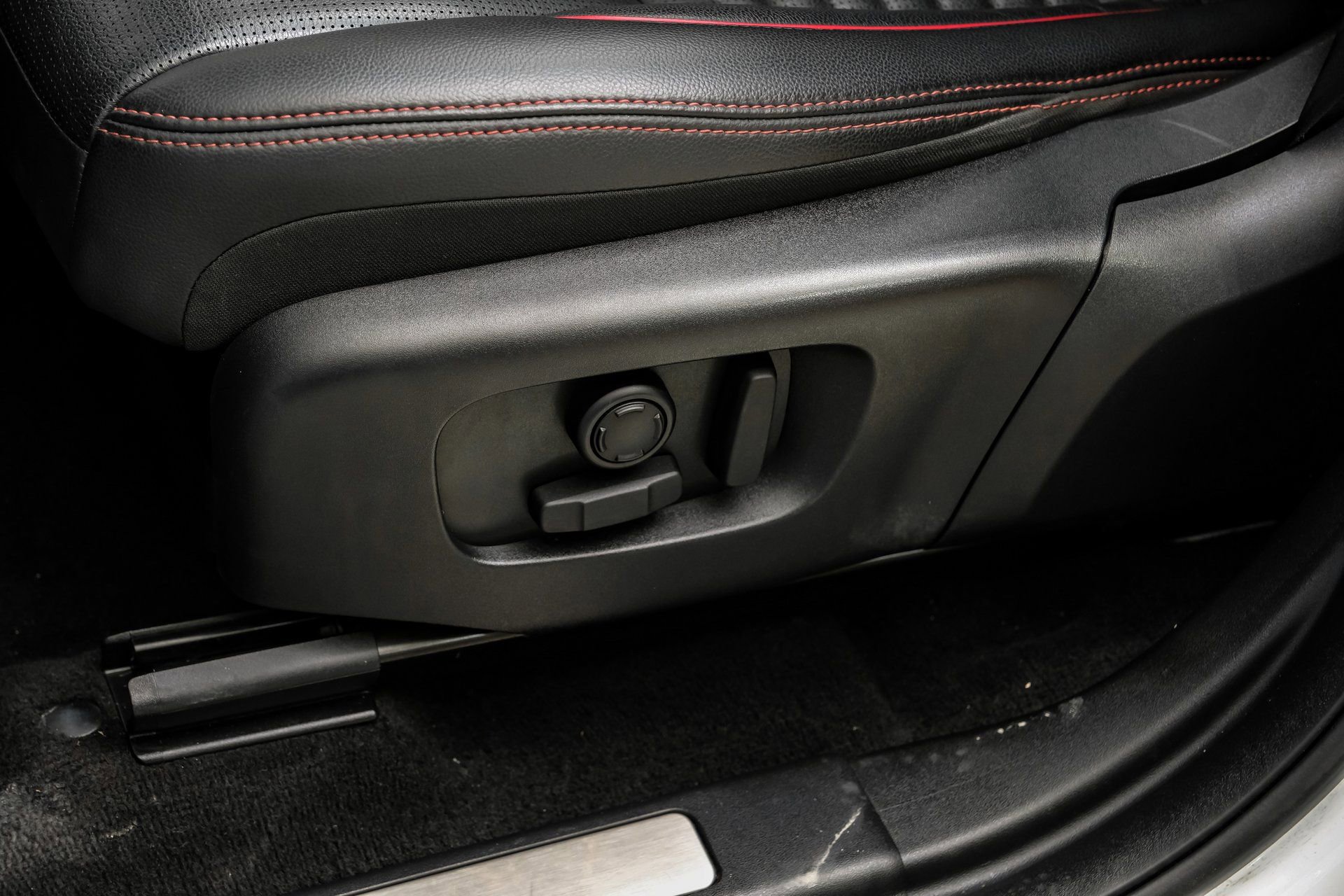 Used 2023 Land Rover Discovery Sport S R-Dynamic image 35