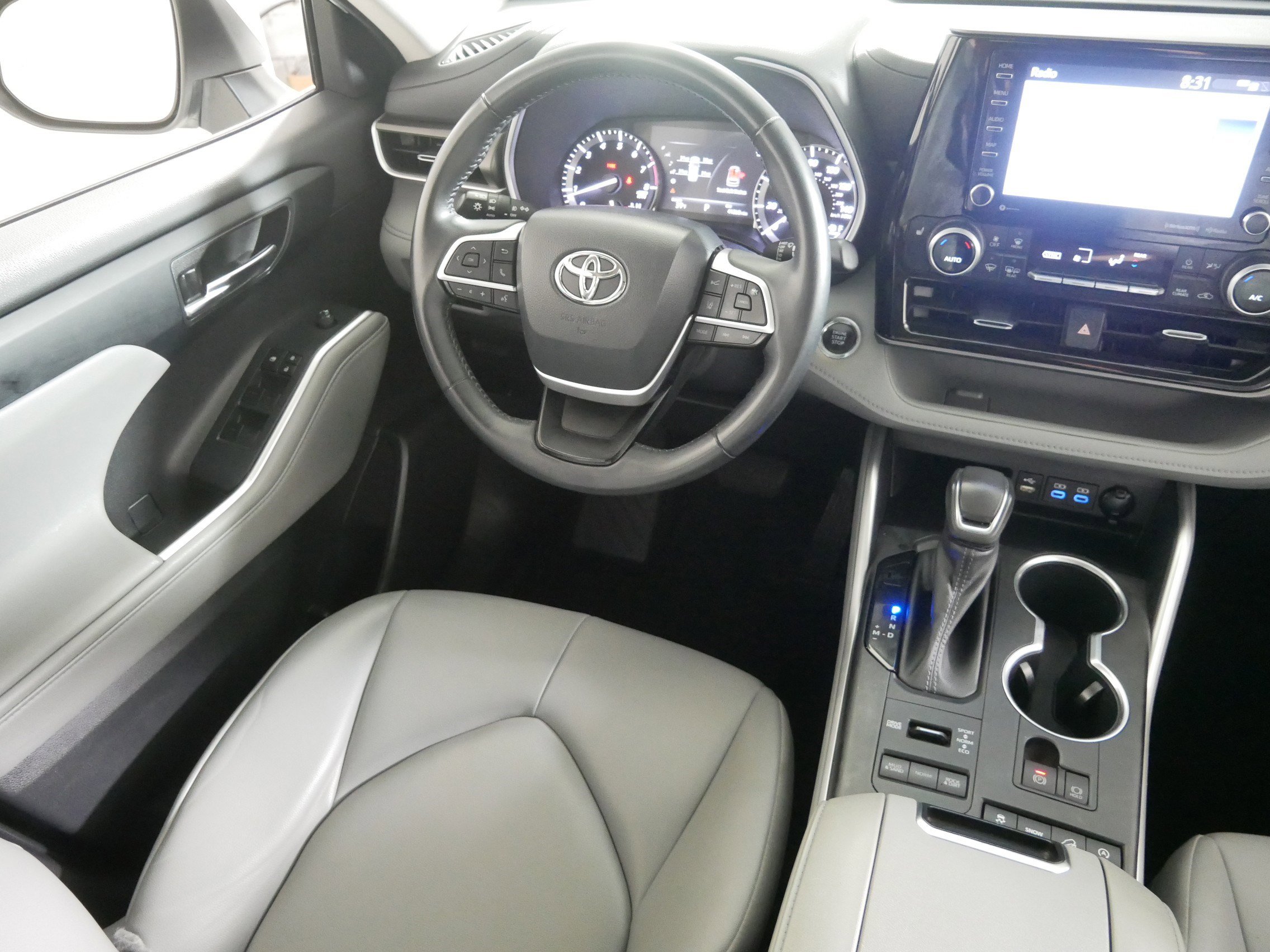 Used 2022 Toyota Highlander XLE image 9