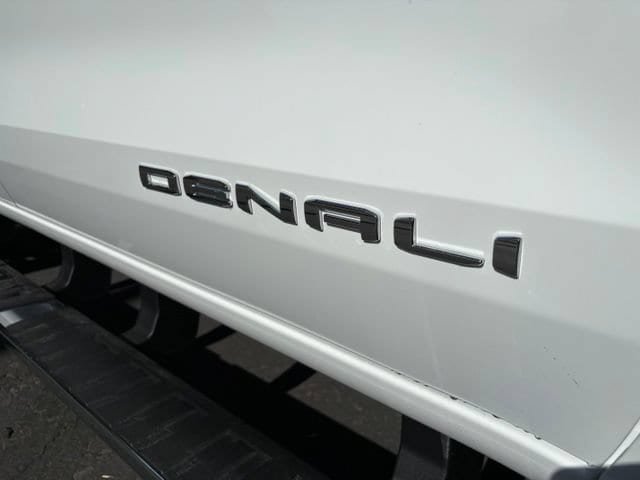 New 2026 GMC Canyon Denali AWD/4WD image 12