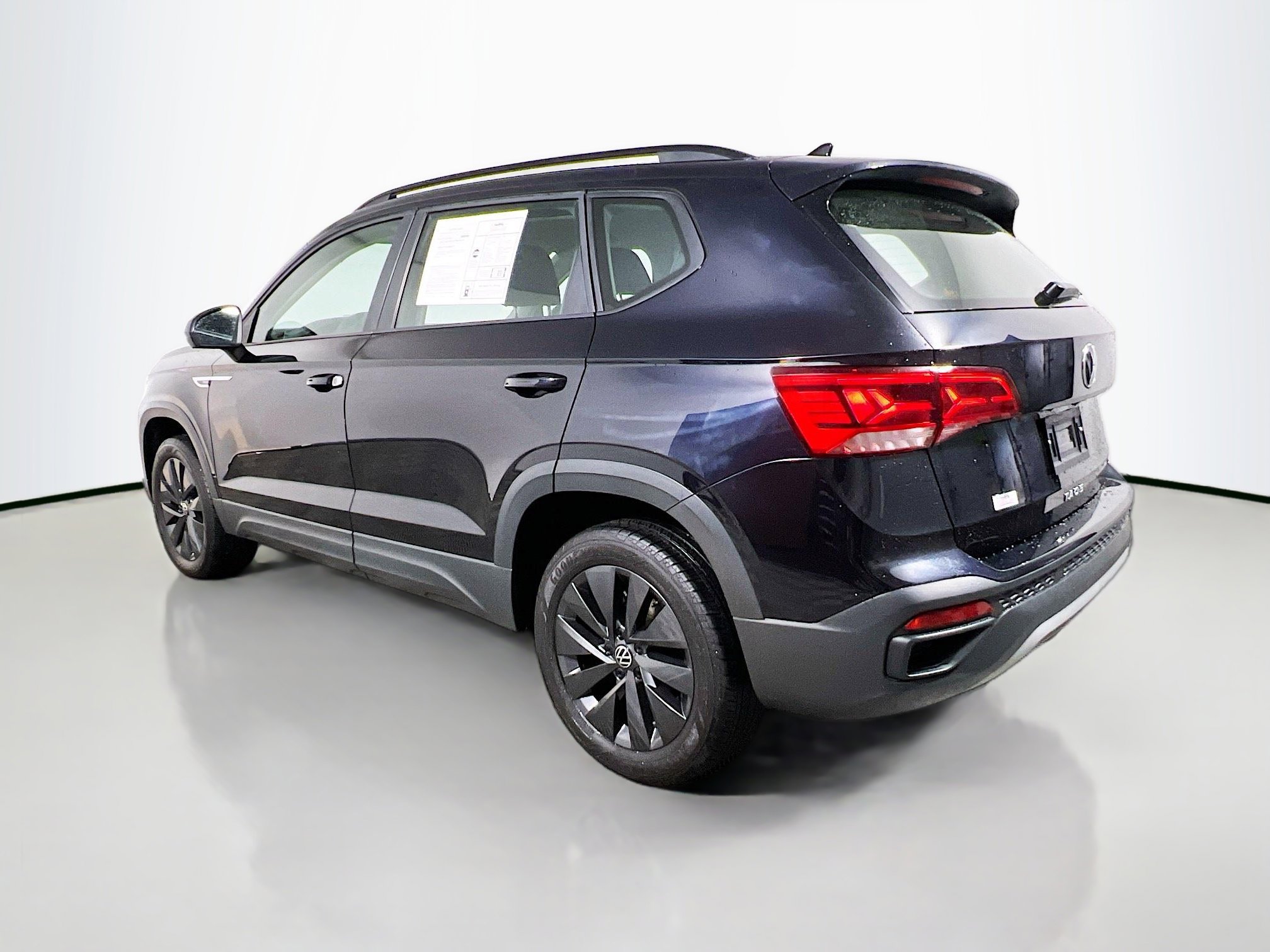 Used 2024 Volkswagen Taos S FWD image 8