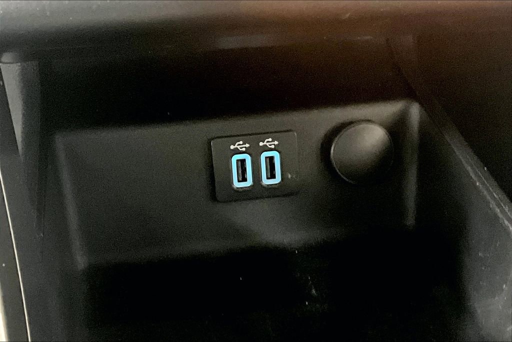 Used 2020 Ford Fusion SE image 32