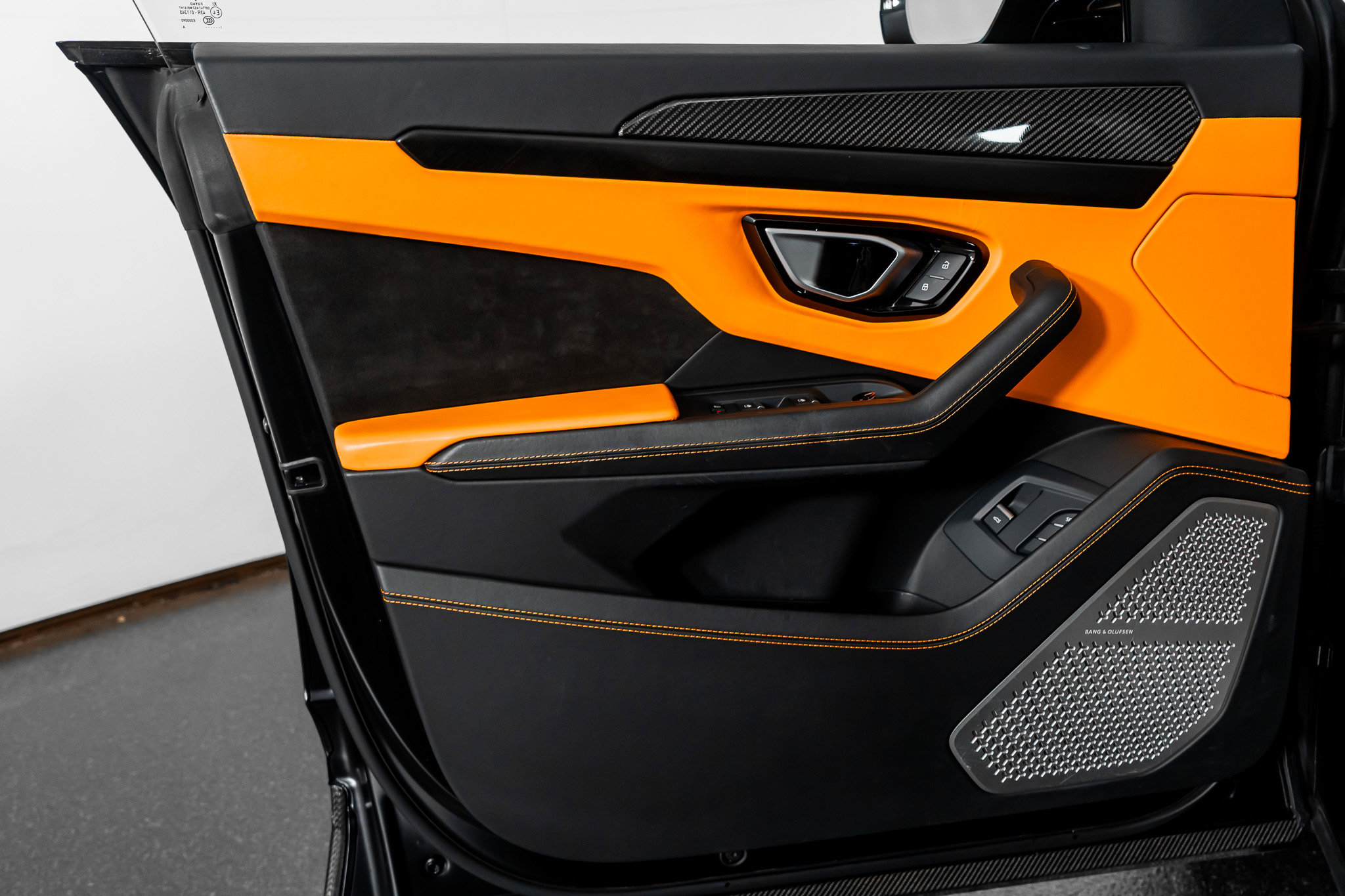 Used 2022 Lamborghini Urus image 54