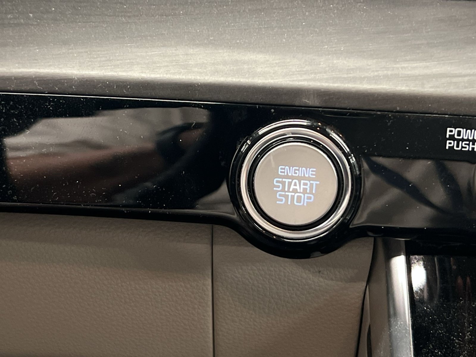 Used 2022 Kia Carnival EX FWD image 29