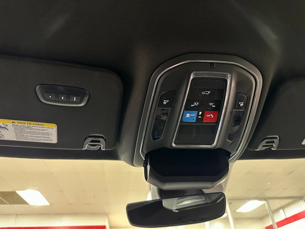 Certified 2024 Jeep Wagoneer L Series II w/ Flexible Seating Group image 36