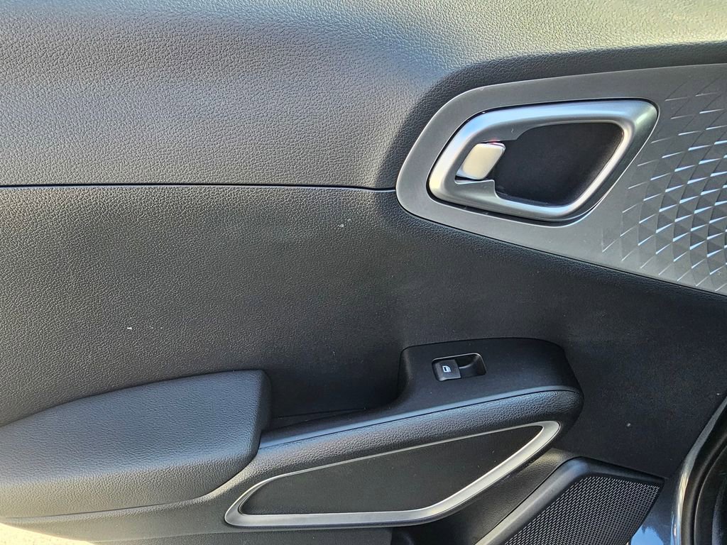 Used 2023 Kia Soul LX image 14