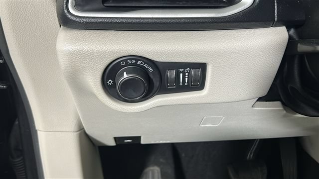 Used 2021 Chrysler Voyager Lxi FWD image 19