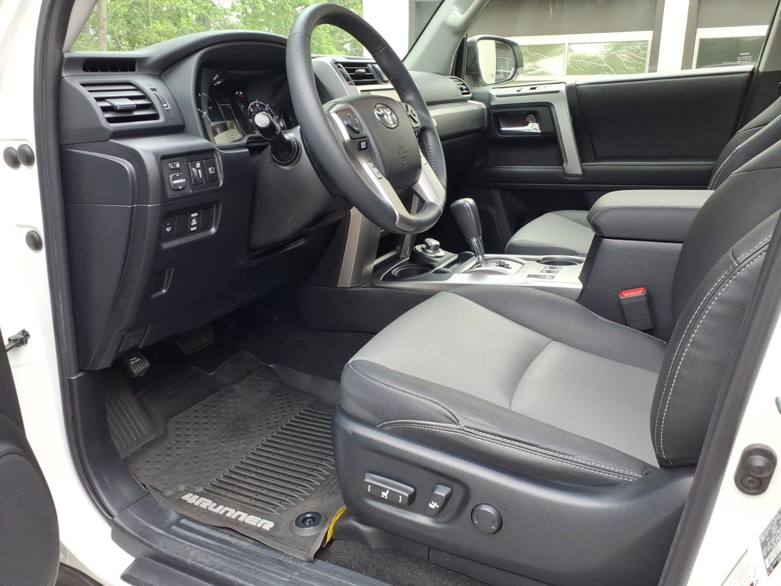 Used 2020 Toyota 4Runner SR5 Premium w/ Moonroof Package AWD/4WD image 16