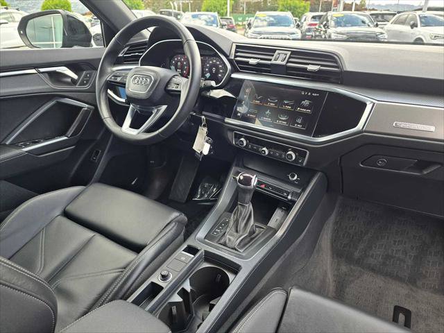 Used 2025 Audi Q3 2.0T Premium w/ Black Optic Sport Package AWD/4WD image 10