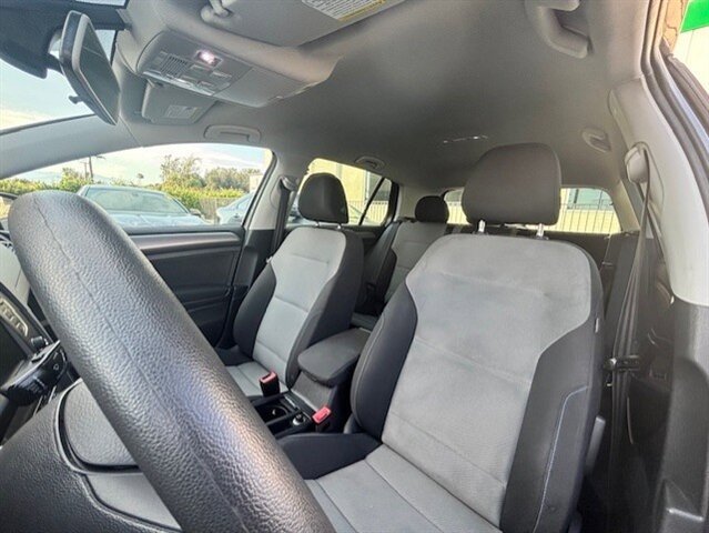 Used 2016 Volkswagen e-Golf SE w/ DC Fast Charging Package FWD image 16