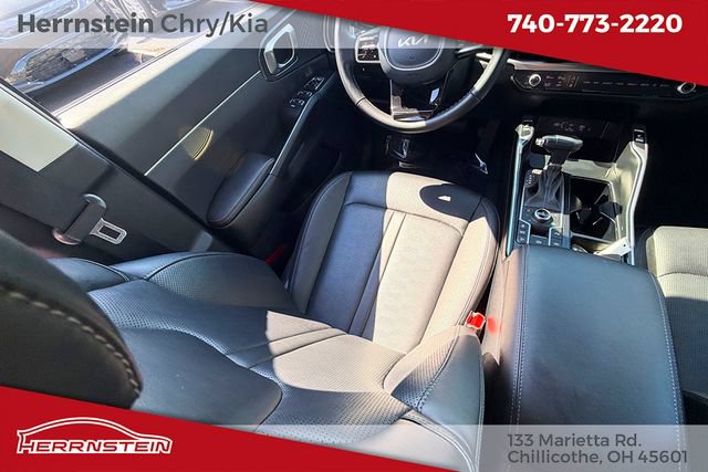 Used 2025 Kia Sorento S AWD/4WD image 12