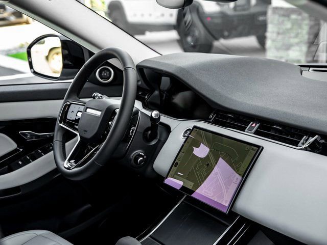 Used 2025 Land Rover Range Rover Evoque S image 30