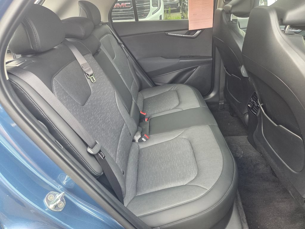 Used 2023 Kia Niro SX Touring FWD image 30