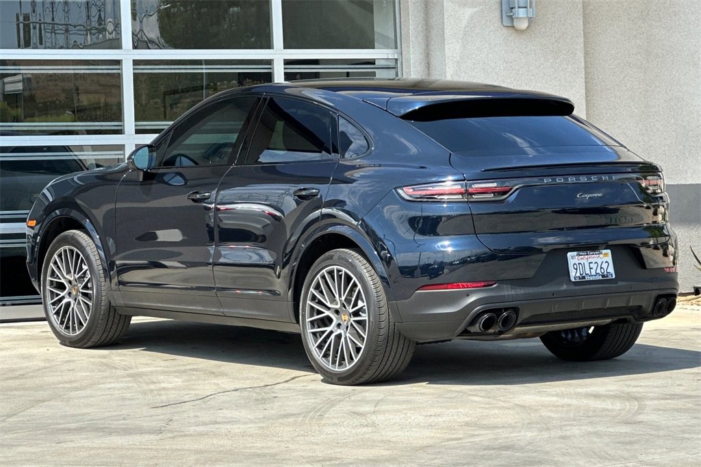 Used 2023 Porsche Cayenne Platinum Edition image 3