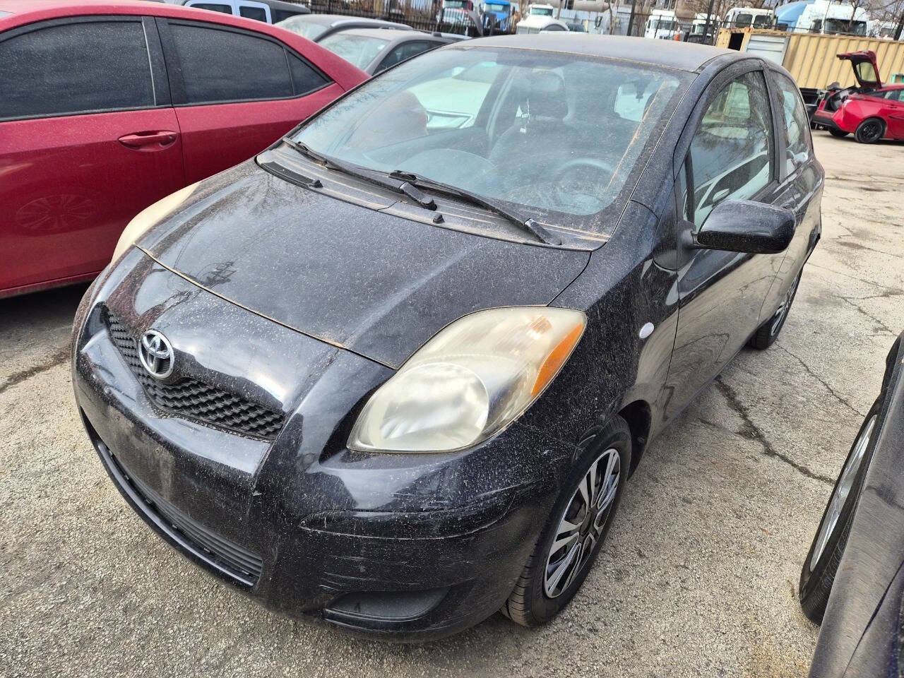 Used 2010 Toyota Yaris 2-Door Hatchback image 2