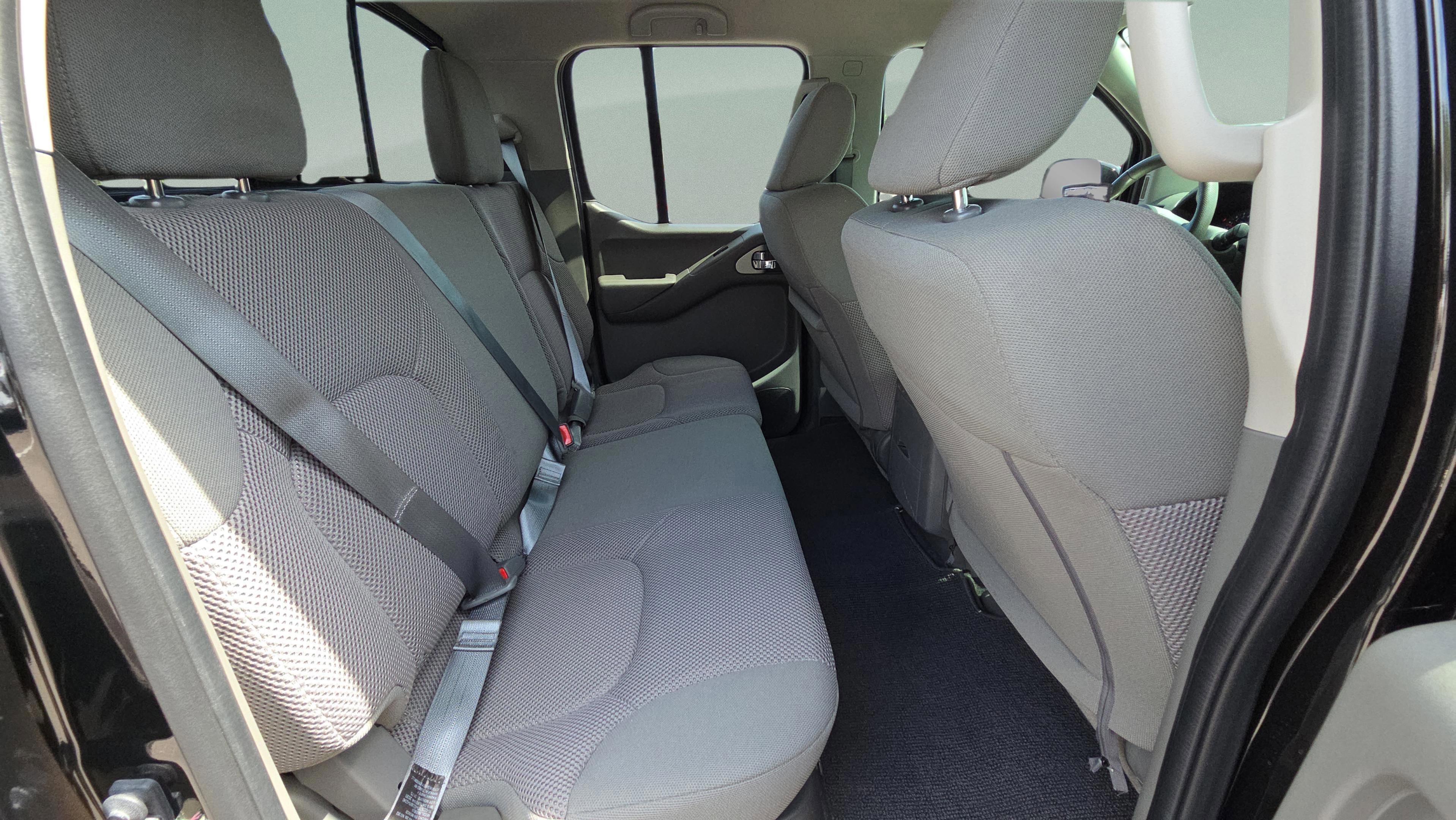 Used 2020 Nissan Frontier SV w/ Midnight Edition Floor Mats RWD image 16