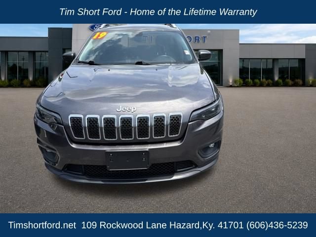 Used 2019 Jeep Cherokee Latitude Plus w/ Comfort/Convenience Group AWD/4WD image 3