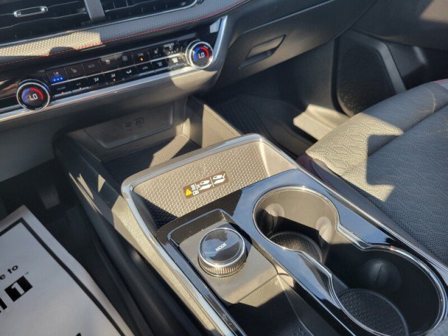 Used 2025 Chevrolet Equinox RS w/ Convenience Package III FWD image 24