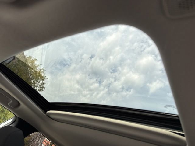 Used 2023 Toyota Corolla Cross LE image 5