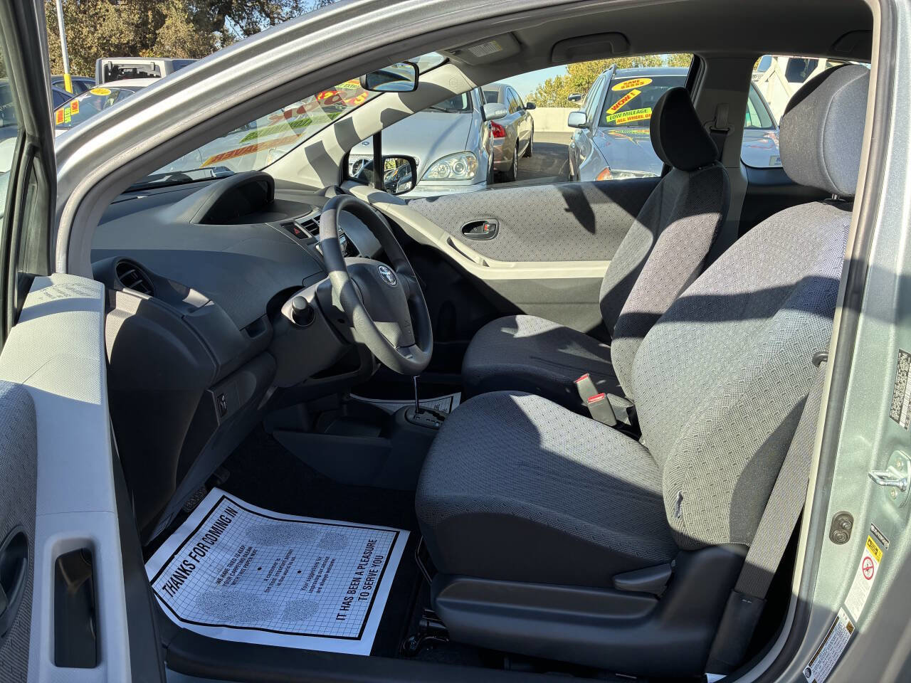 Used 2009 Toyota Yaris 2-Door Hatchback image 3