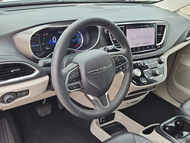 Used 2023 Chrysler Pacifica Touring-L FWD image 10