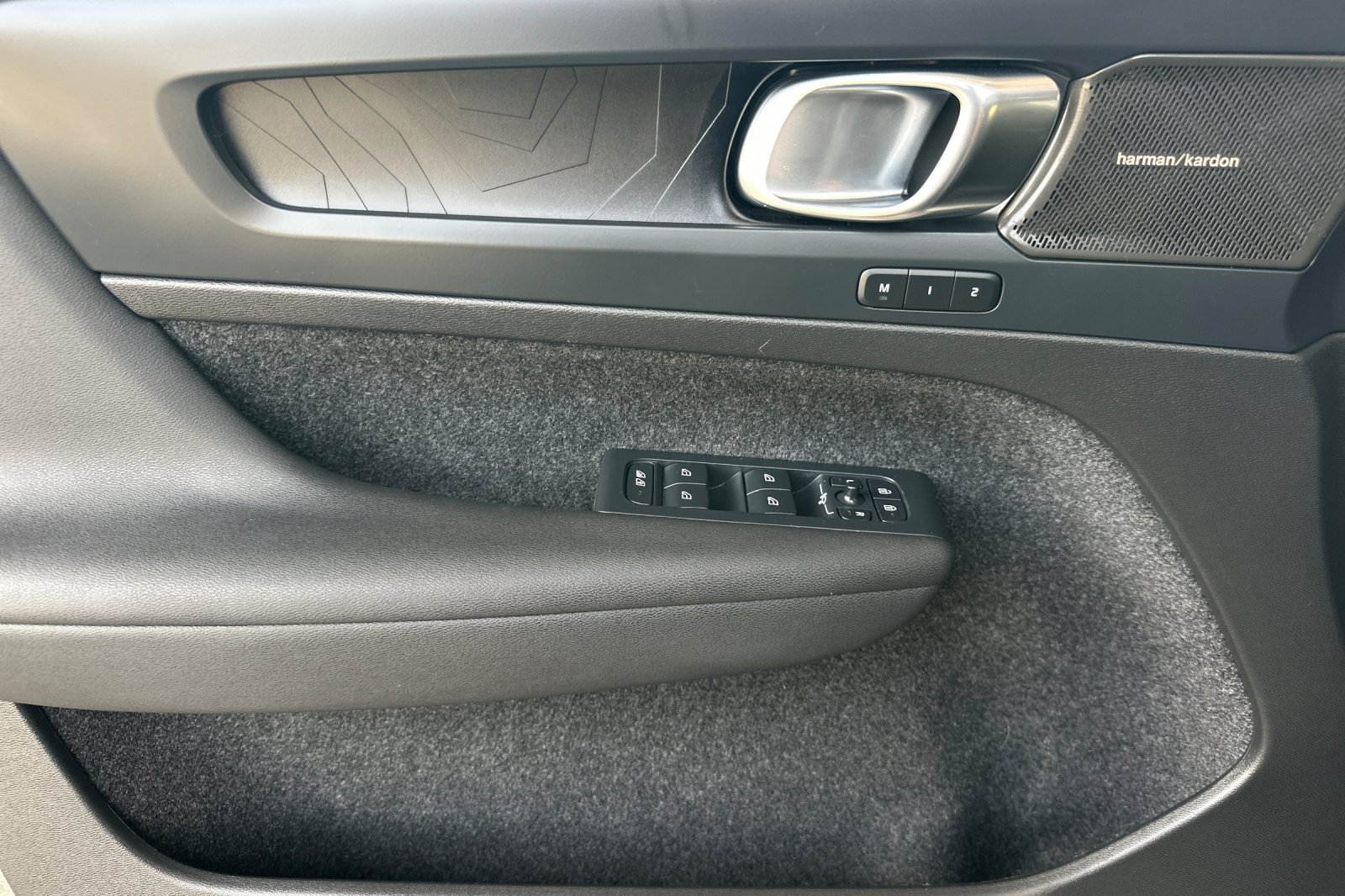 Certified 2023 Volvo C40 P8 Recharge Ultimate w/ Protection Package Premier AWD/4WD image 11