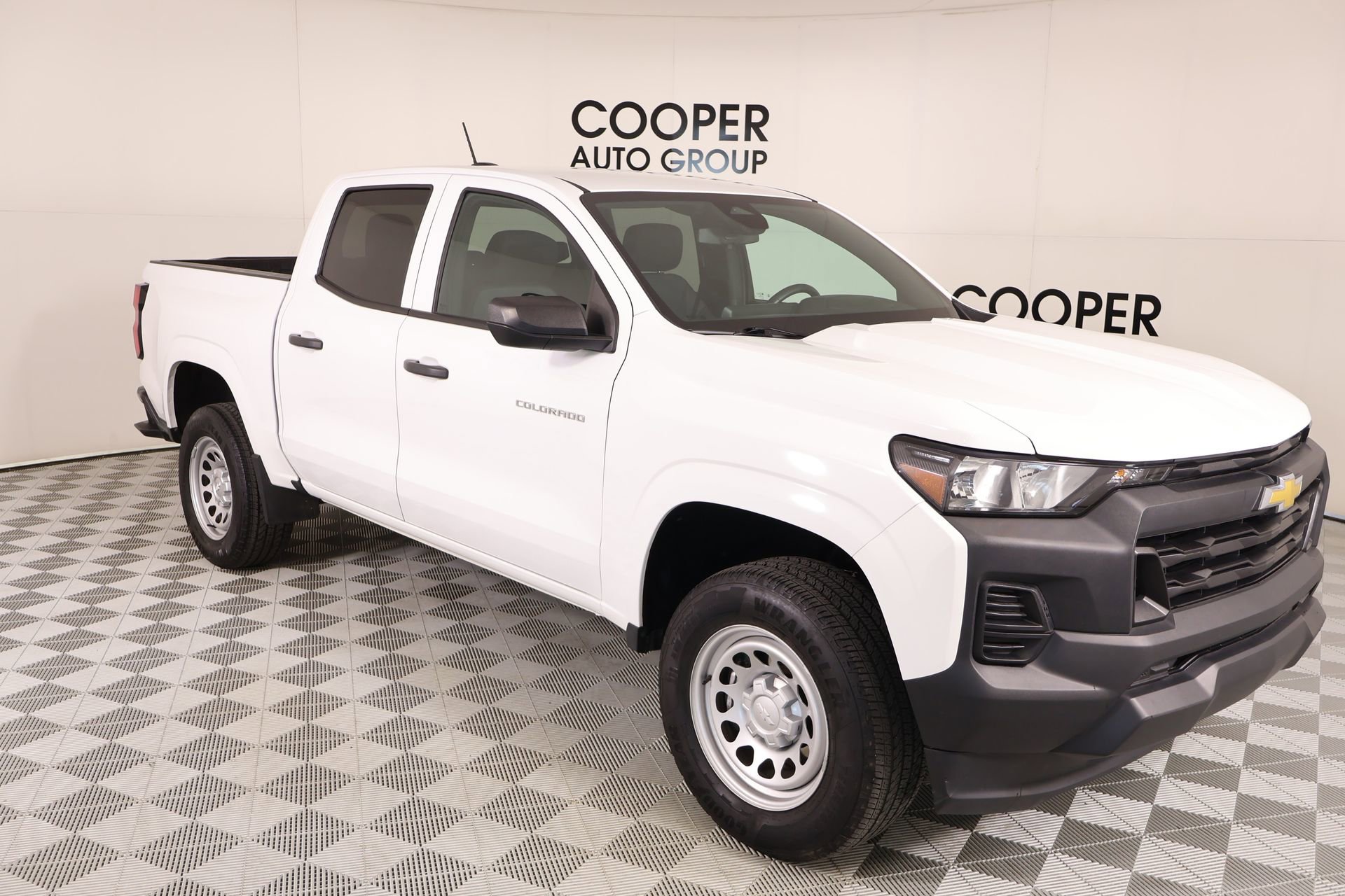 Used 2024 Chevrolet Colorado W/T image 1