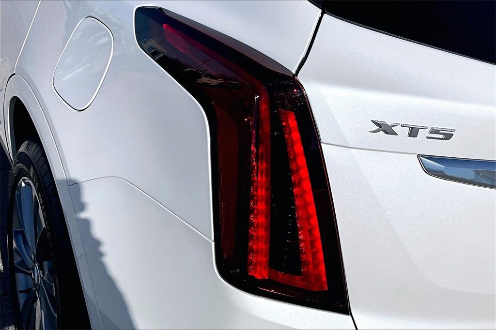 Used 2025 Cadillac XT5 Premium Luxury image 30
