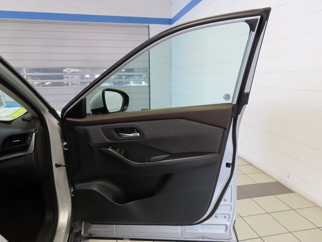 Used 2023 Nissan Rogue SV image 27