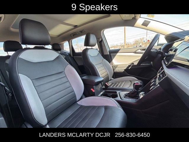 Used 2022 Volkswagen Taos SEL w/ Panoramic Sunroof Package image 11