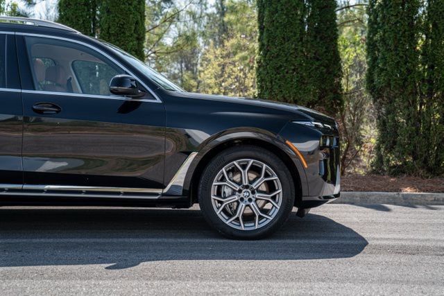 Used 2023 BMW X7 xDrive40i w/ Parking Assistance Package AWD/4WD image 14