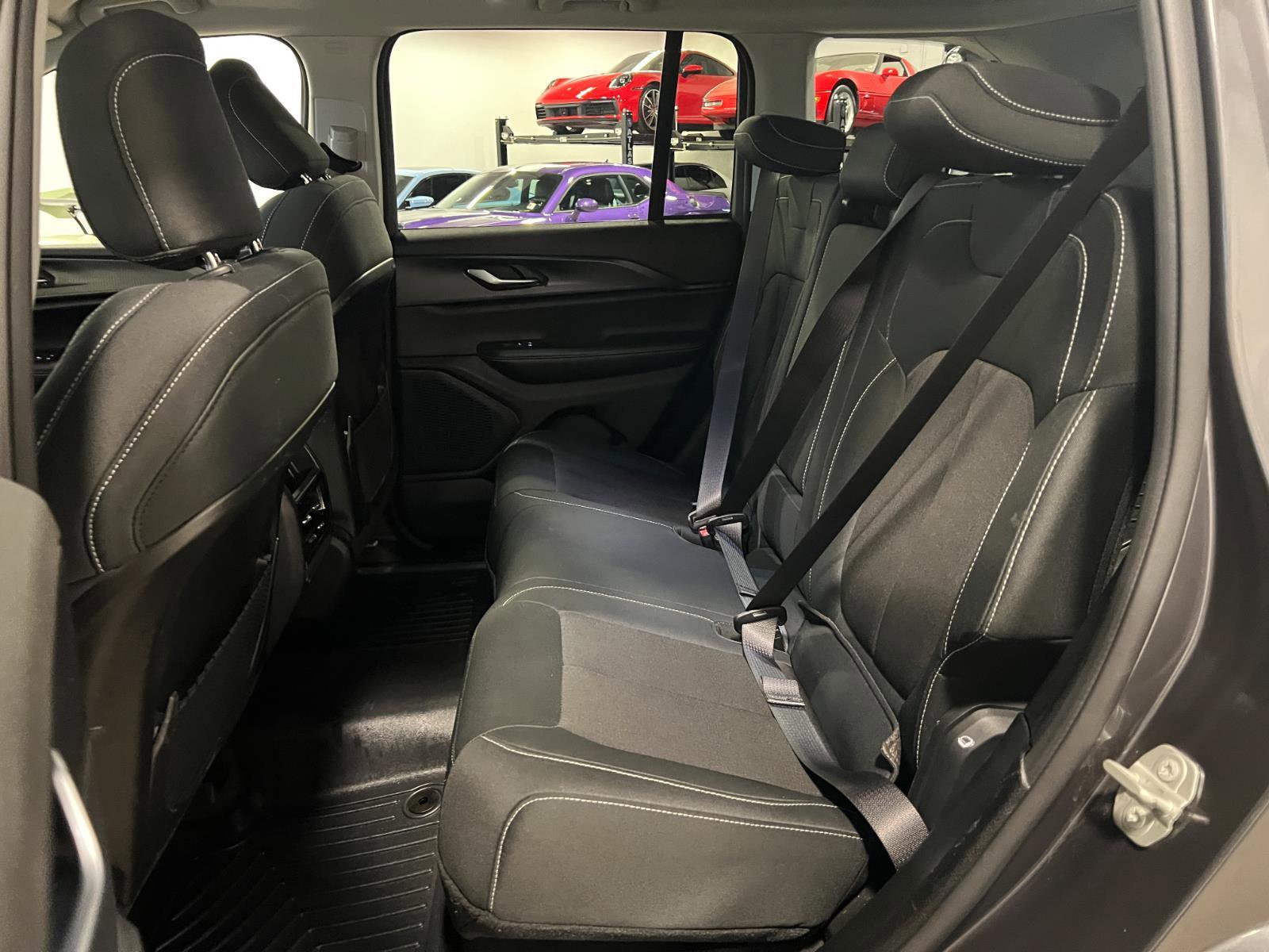 Used 2023 Jeep Grand Cherokee Laredo image 26