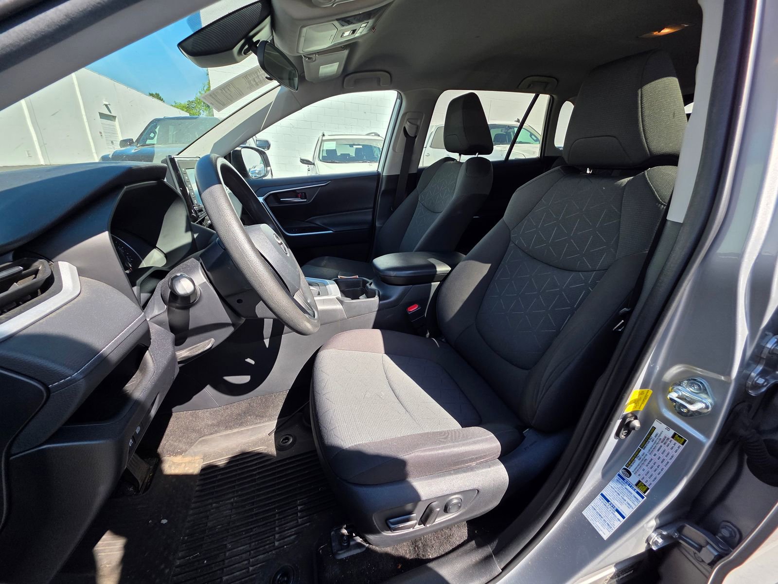Used 2021 Toyota RAV4 XLE AWD/4WD image 11