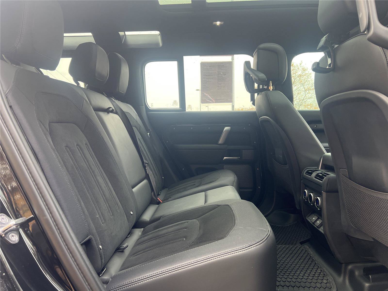 Used 2024 Land Rover Defender 110 V8 AWD/4WD image 29