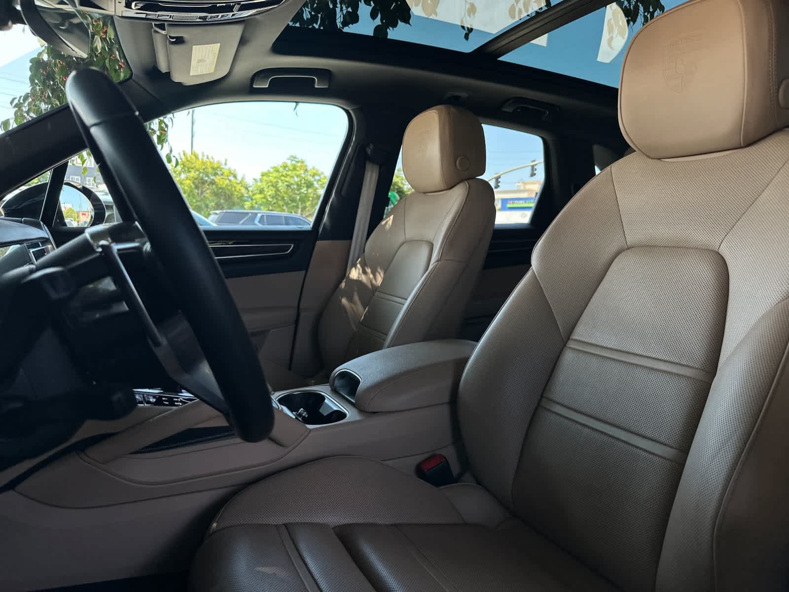 Certified 2023 Porsche Cayenne AWD/4WD image 5