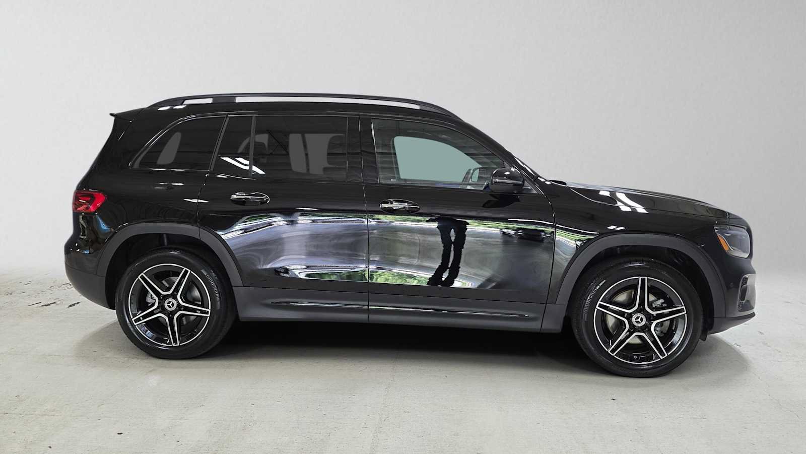 Certified 2026 Mercedes-Benz GLB 250 4MATIC image 2